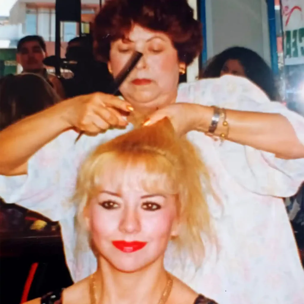 Zaida atendiendo a Susy Díaz